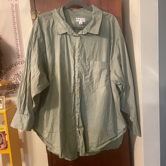 1XL Ava and Viv button down - Picture 1 of 1